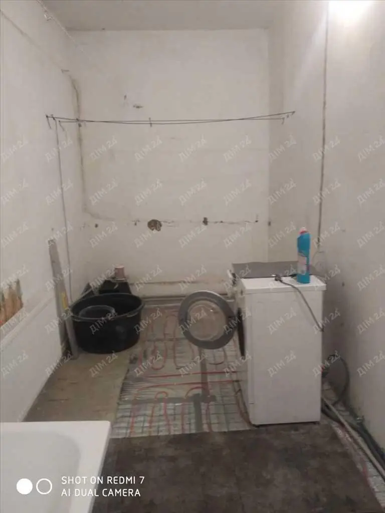 Просторий будинок в передмісті!