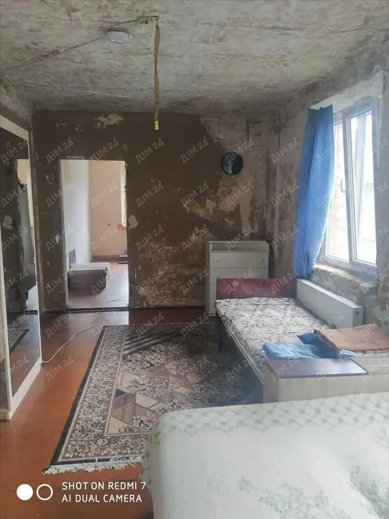 Просторий будинок в передмісті!