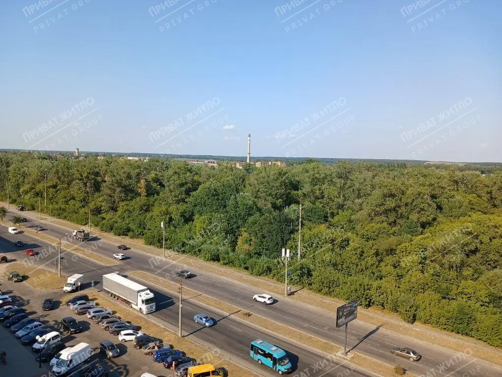 Простора видова квартира, мікрорайон Левада