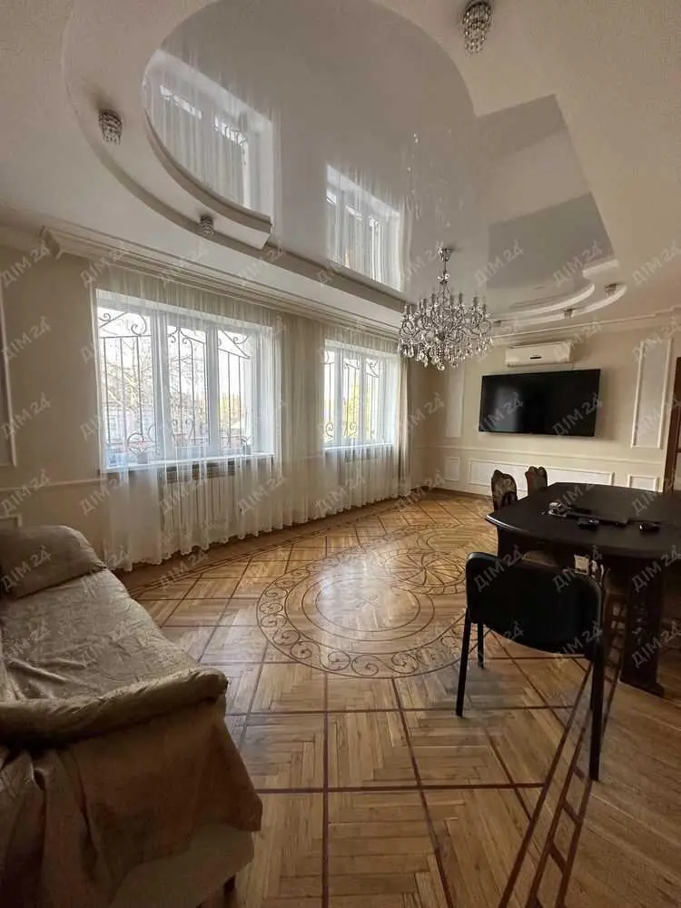 Доглянутий будинок район Павленківської площі.