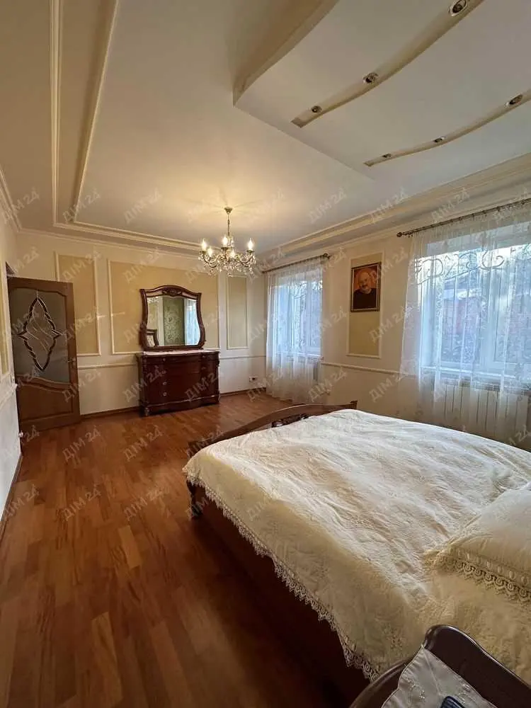 Доглянутий будинок район Павленківської площі.