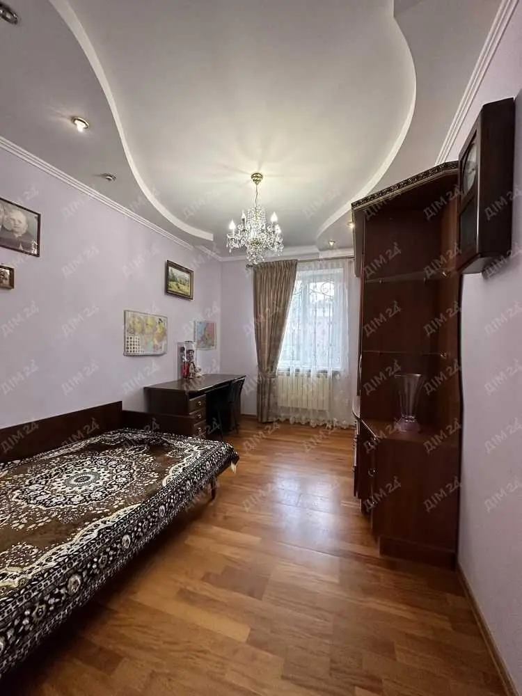 Доглянутий будинок район Павленківської площі.