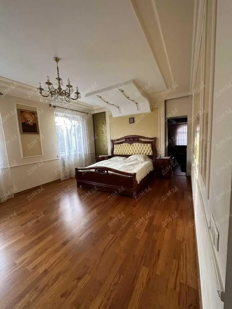 Доглянутий будинок район Павленківської площі.