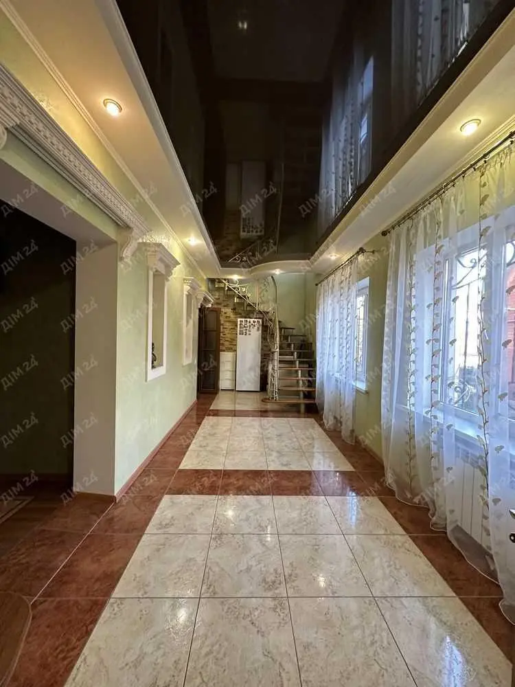 Доглянутий будинок район Павленківської площі.