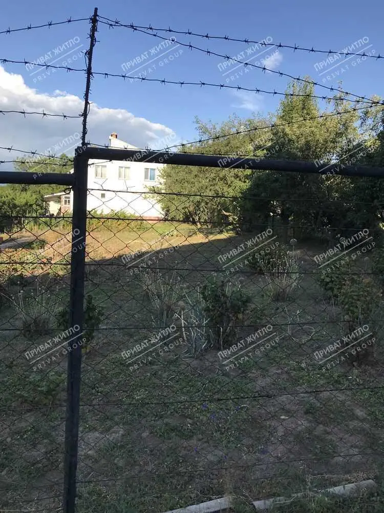 Продаж ділянки на Червоному шляху