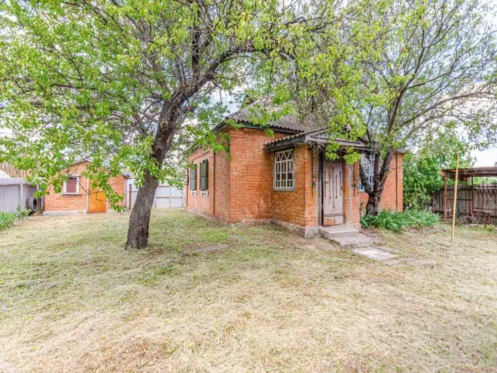 Чудовий будинок поруч з лісом поруч з Полтавою.