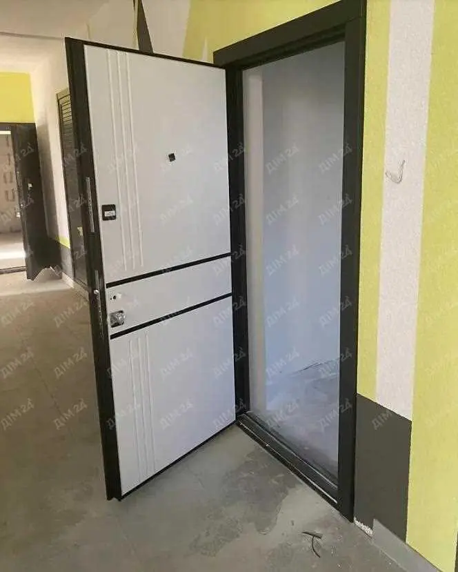 Однокімнатна квартира в новобудові в спальному районі!!