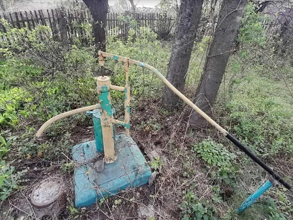 Продаж ділянки з будинком в межах міста