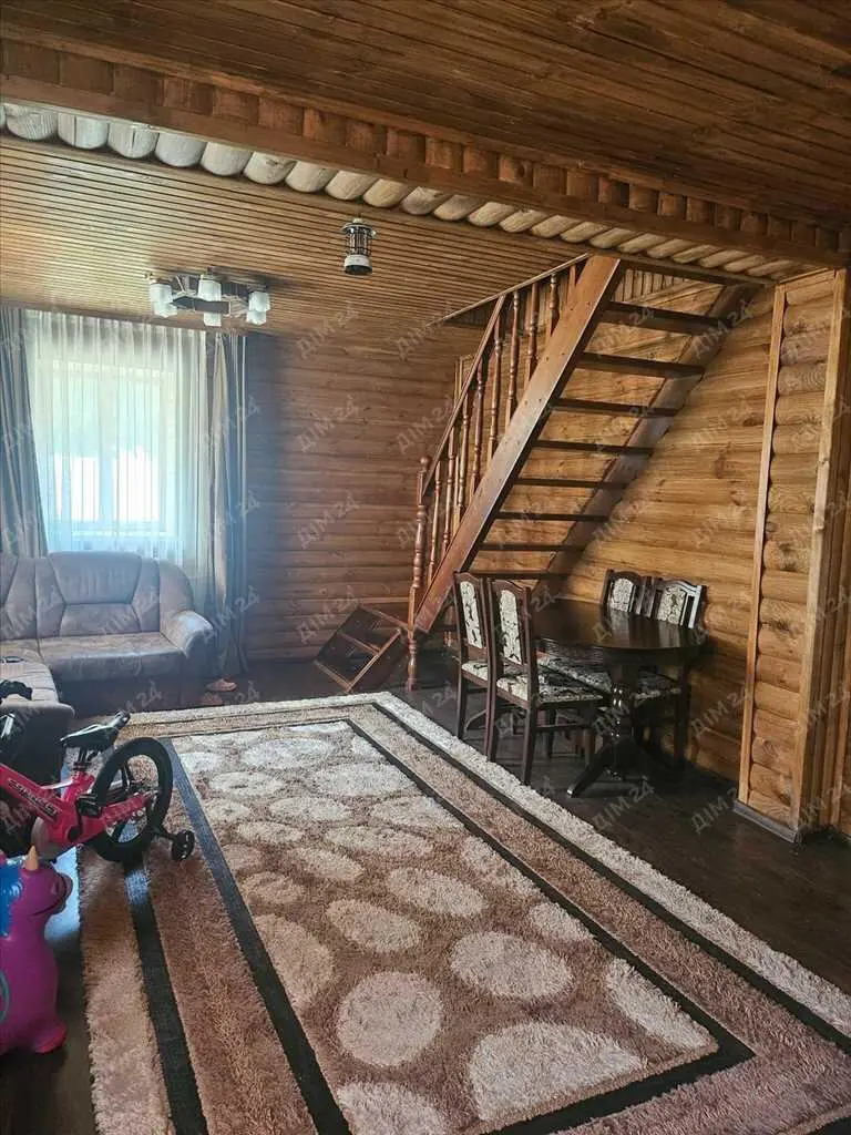 Чудовий будинок неподалік річки в місті!