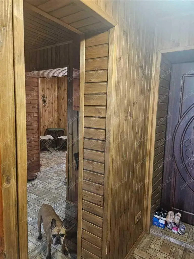 Чудовий будинок неподалік річки в місті!