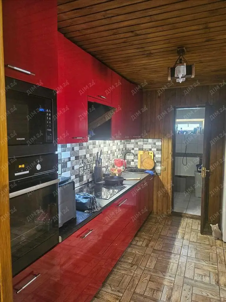 Чудовий будинок неподалік річки в місті!