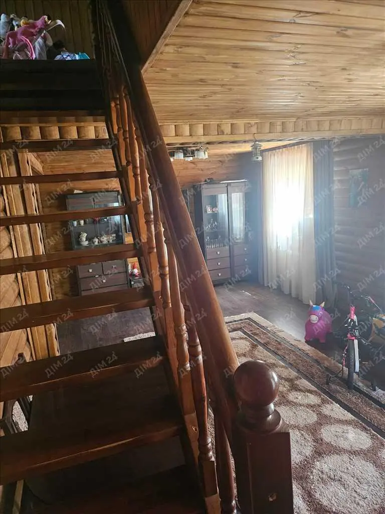 Чудовий будинок неподалік річки в місті!