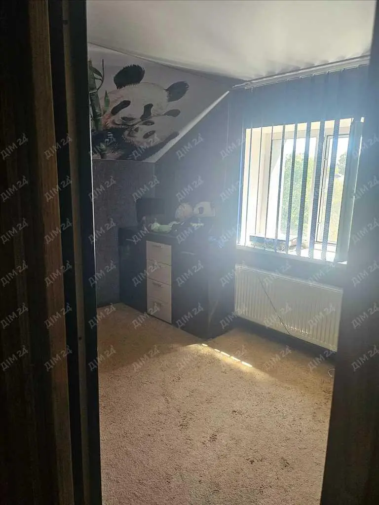 Чудовий будинок неподалік річки в місті!