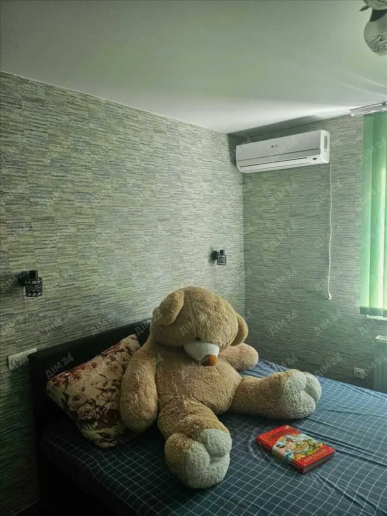 Чудовий будинок неподалік річки в місті!