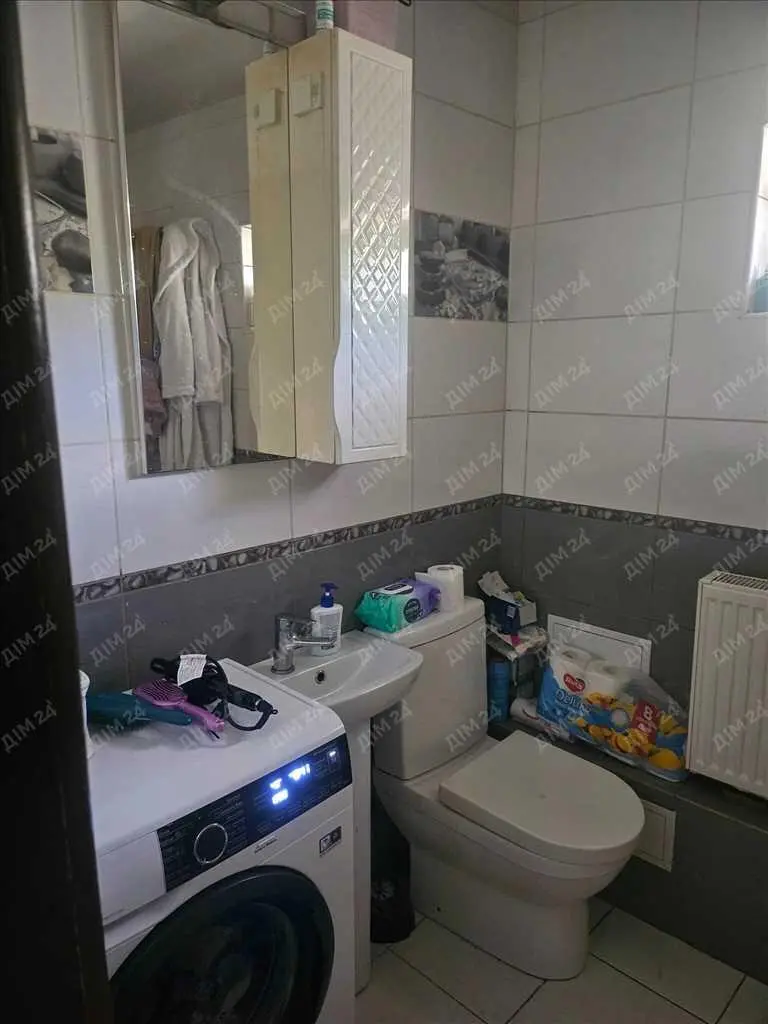 Чудовий будинок неподалік річки в місті!