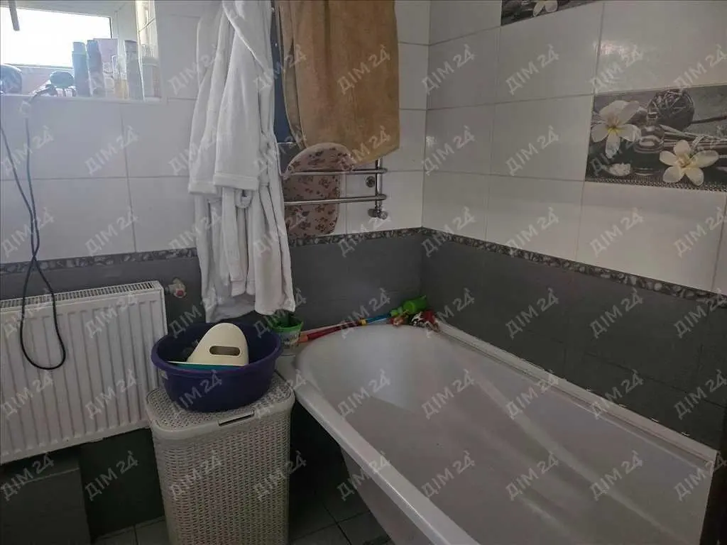 Чудовий будинок неподалік річки в місті!