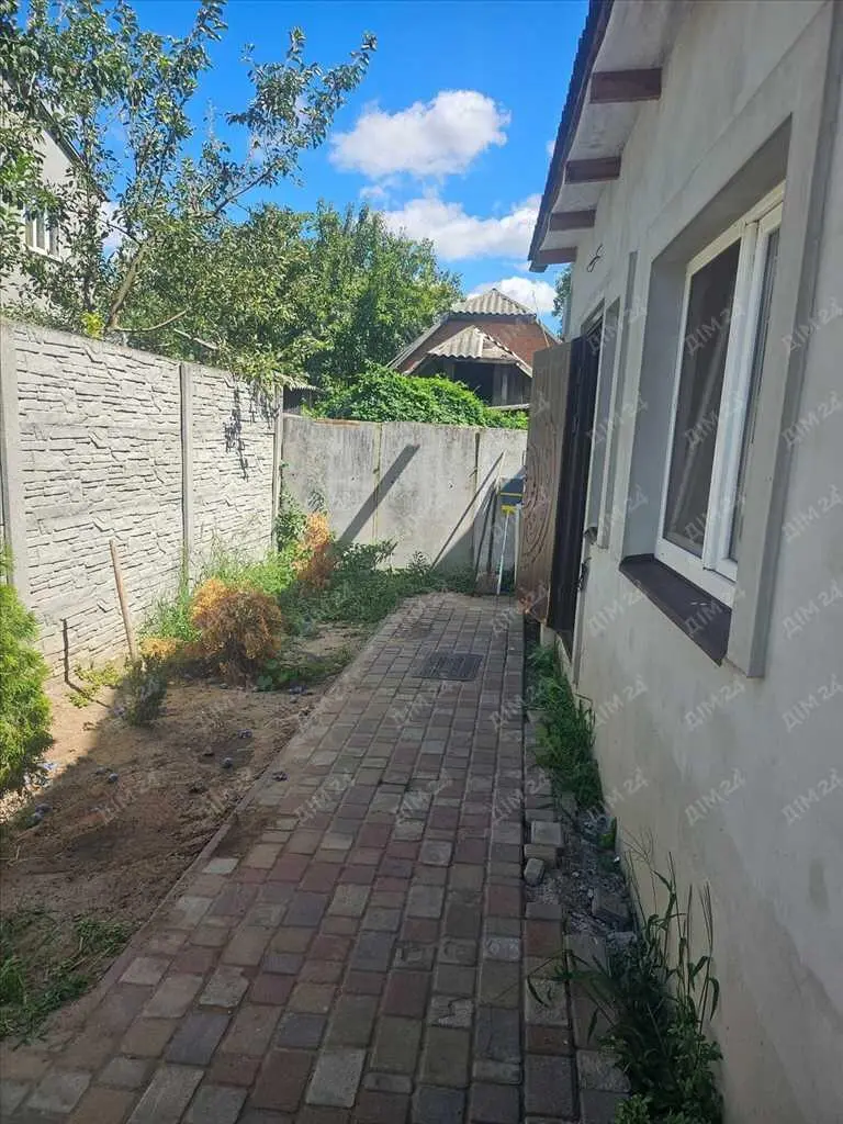 Чудовий будинок неподалік річки в місті!