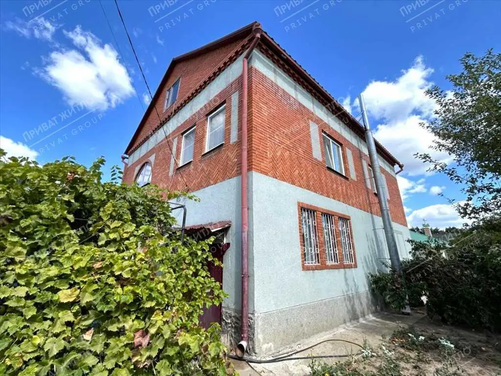 Двоповерховий будинок у Полтаві