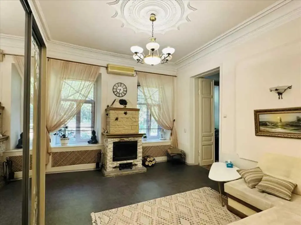 Частина будинку в центральній частині міста