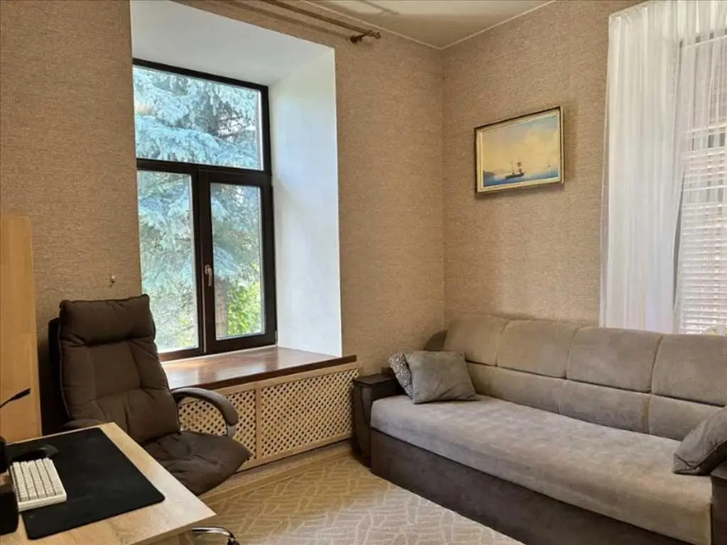 Частина будинку в центральній частині міста