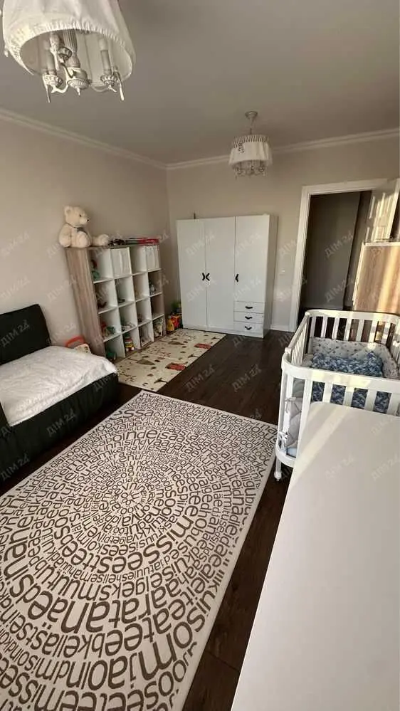 Трикімнатна квартира з ремонтом у центрі