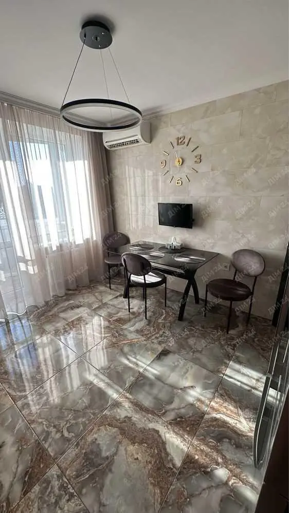 Трикімнатна квартира з ремонтом у центрі