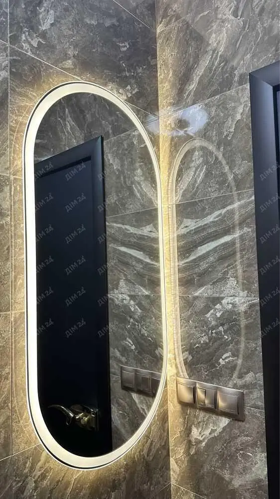 Трикімнатна квартира з ремонтом у центрі