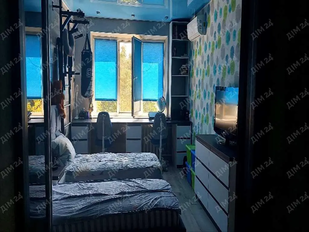 Трикімнатна квартира на Автовокзалі!