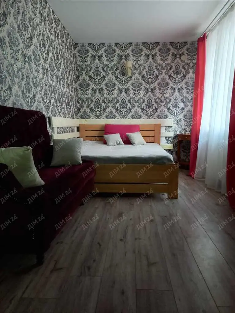 Двокімнатна квартира з АО та сонячними панелями.