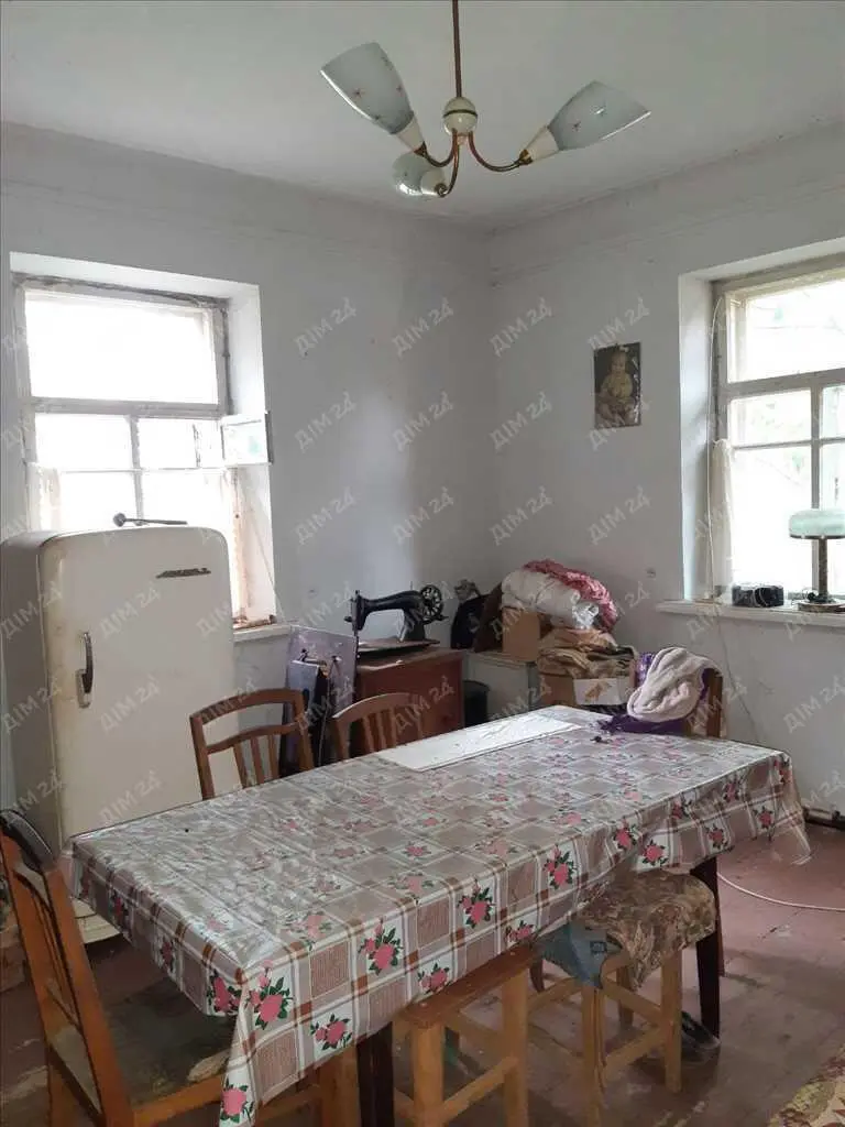 Просторий будинок в районі стадіону. 