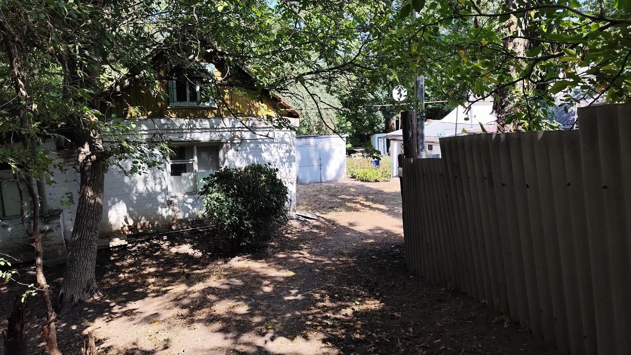 Пів будинку в районі стадіону Ворскла 