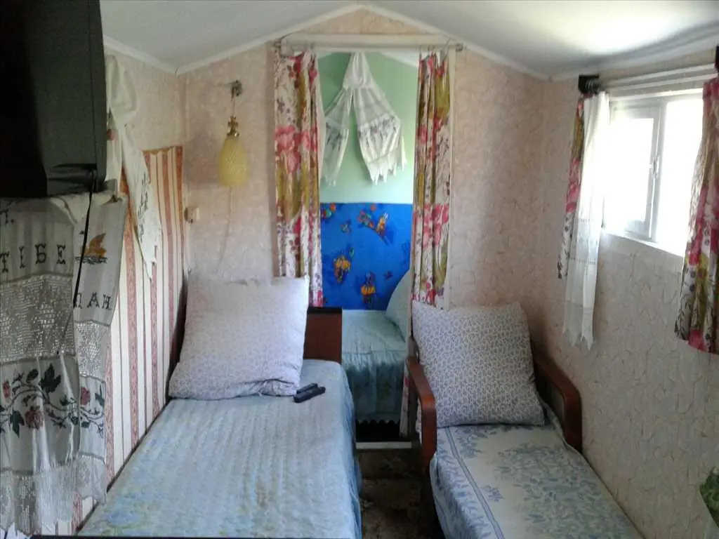 Охайна бюджетна дача біля лісу