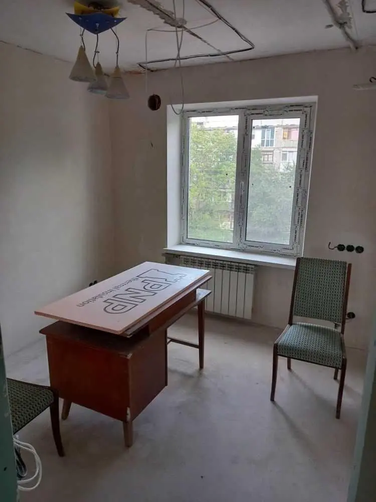 Комфортна 3-кімнатна квартира в приємному районі міста.