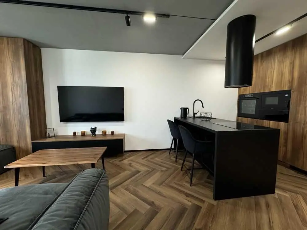 Сучасна 1-кімнатна квартира з дизайнерським ремонтом 