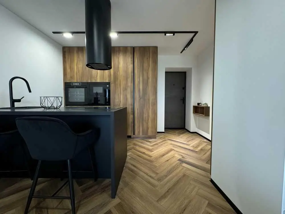 Сучасна 1-кімнатна квартира з дизайнерським ремонтом 