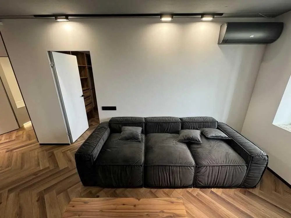 Сучасна 1-кімнатна квартира з дизайнерським ремонтом 