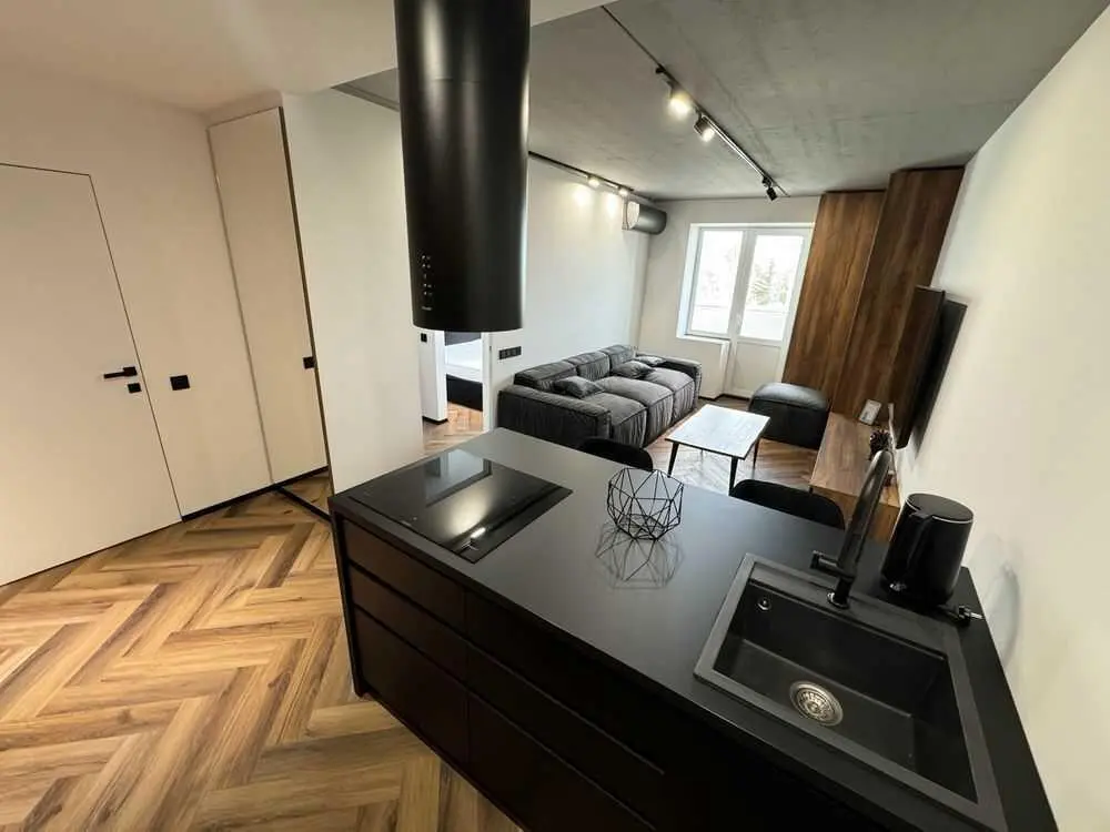 Сучасна 1-кімнатна квартира з дизайнерським ремонтом 