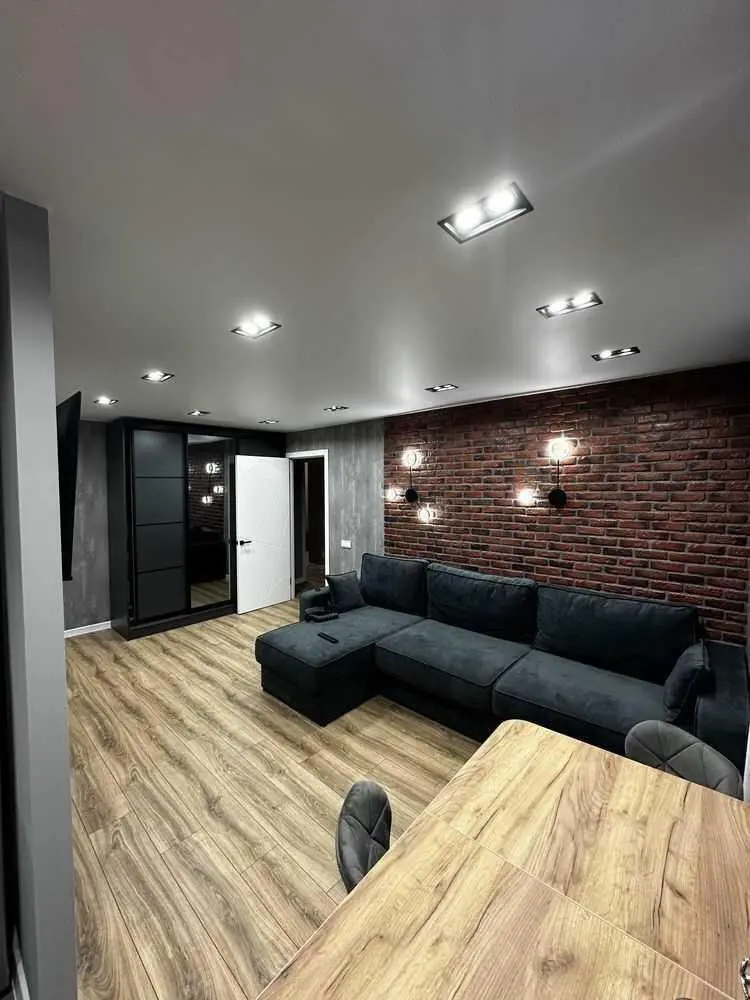 Трикімнатна квартира з євроремонтом