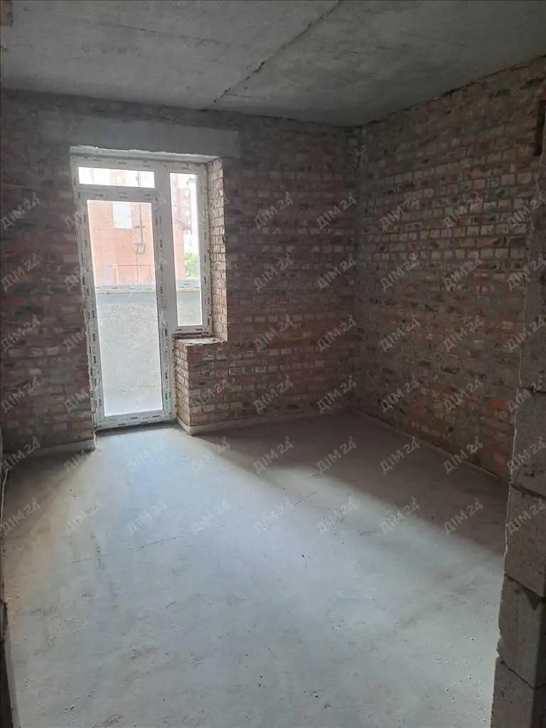 Простора квартира в новобудові!