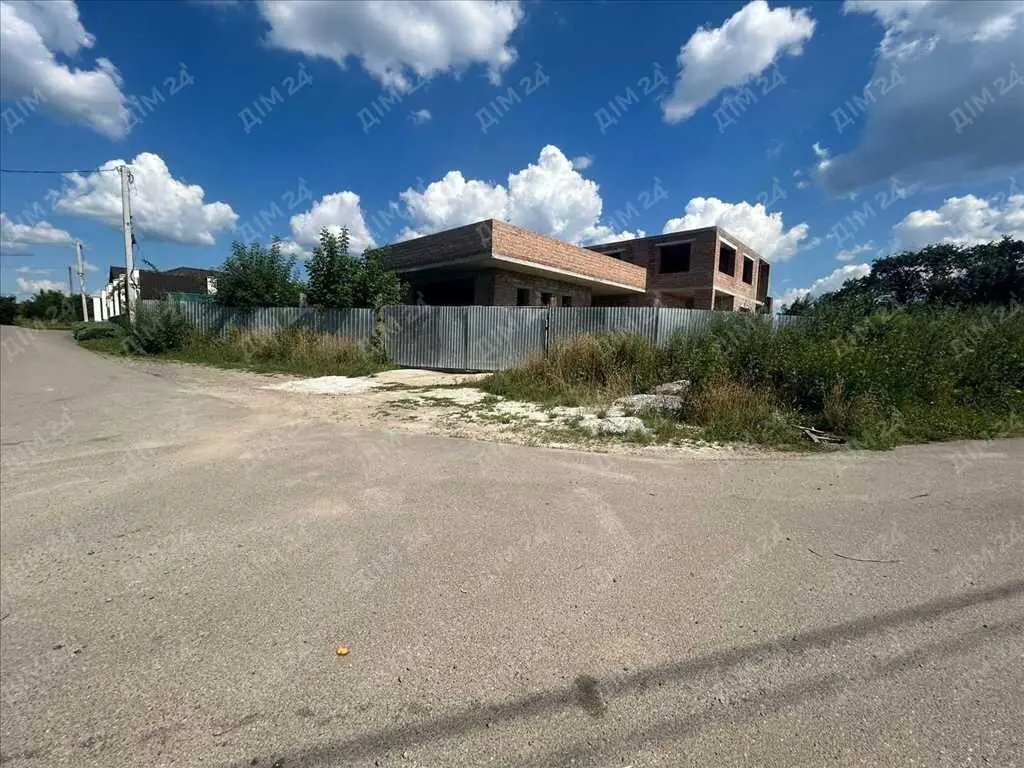 Сучасний котедж в місті!