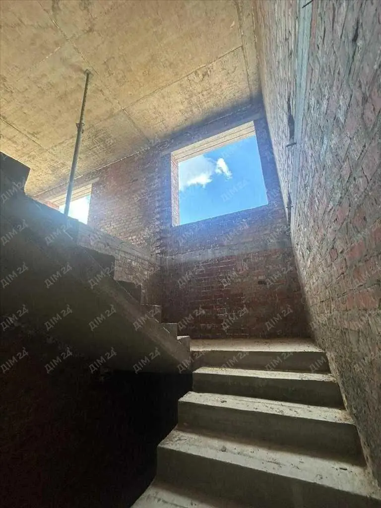 Сучасний котедж в місті!