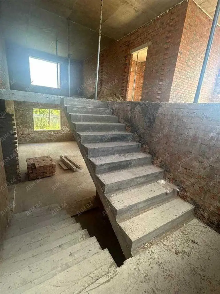 Сучасний котедж в місті!