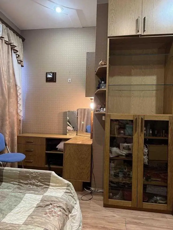 Простора сталінка в районі Павленківського парку