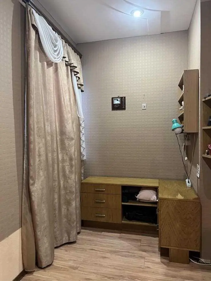 Простора сталінка в районі Павленківського парку