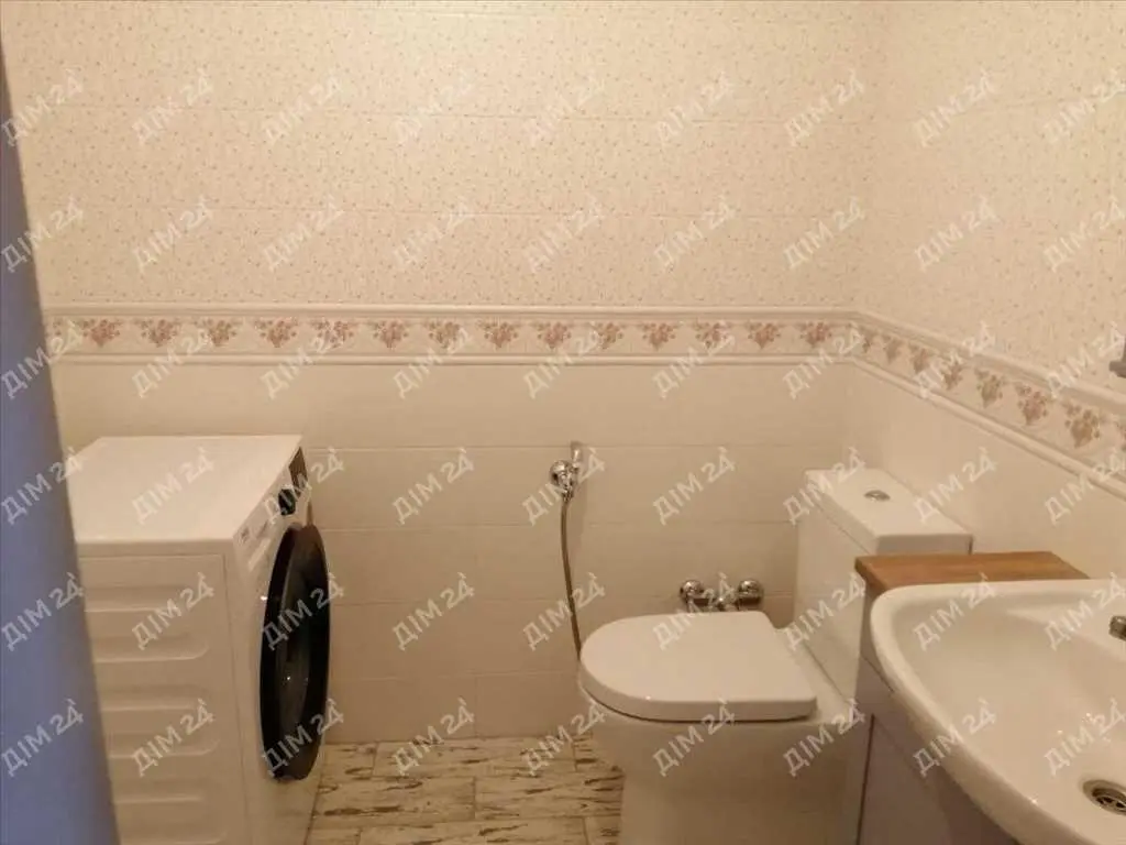 Трикімнатна дворівнева квартира в центрі