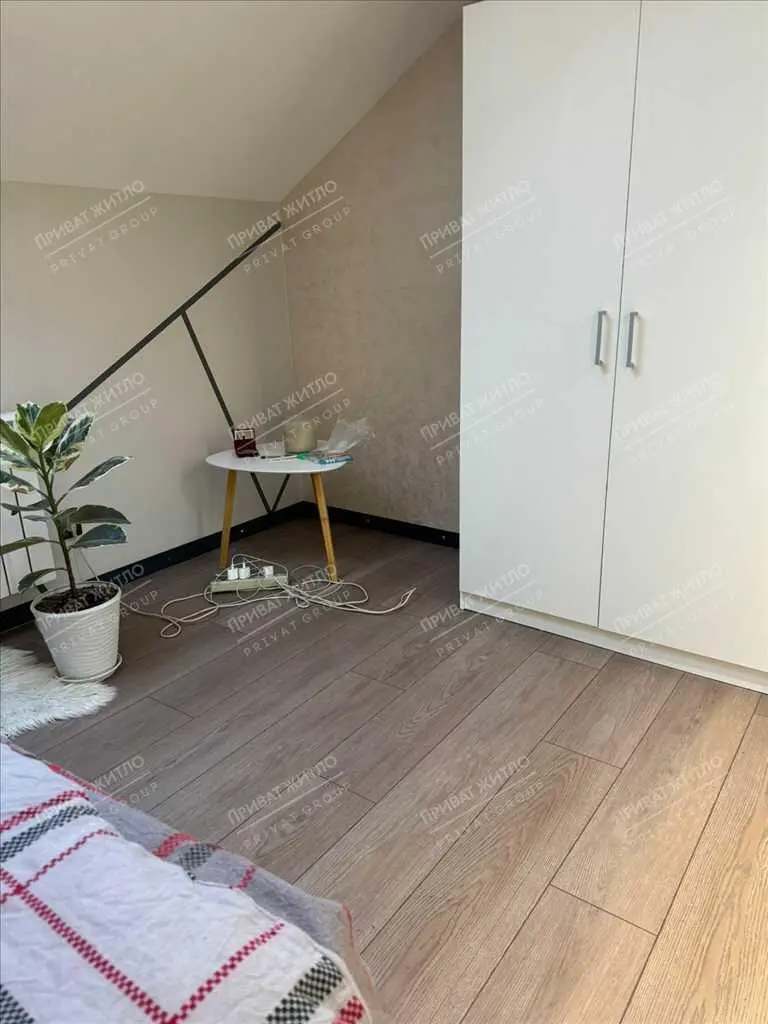 Простора трикімнатна квартира з каміном та розкішним інтер’єром!
