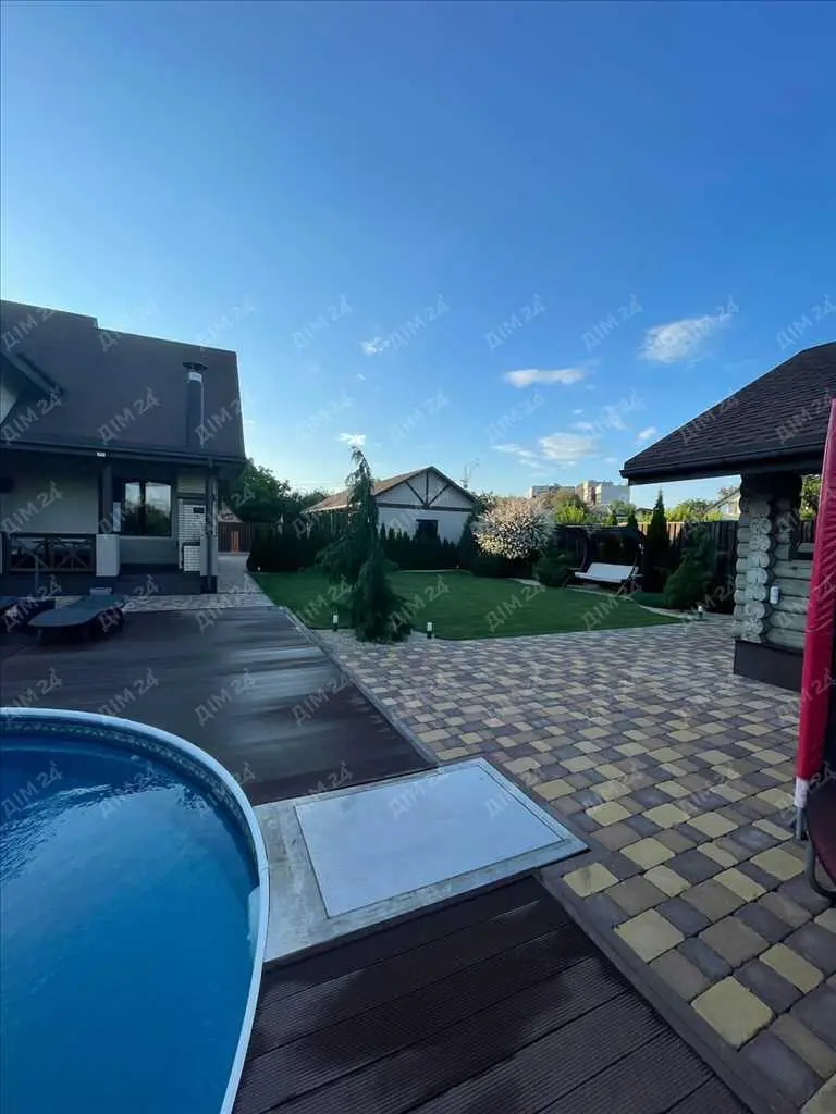 Розкішний будинок в центральній частині міста!