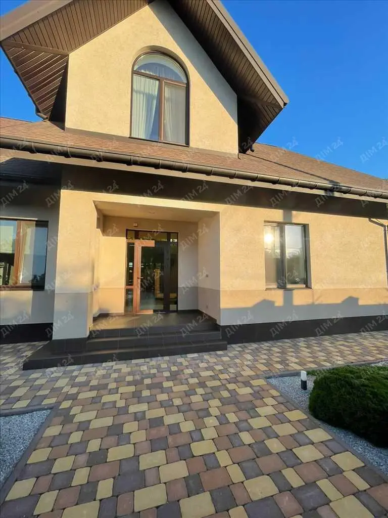 Розкішний будинок в центральній частині міста!