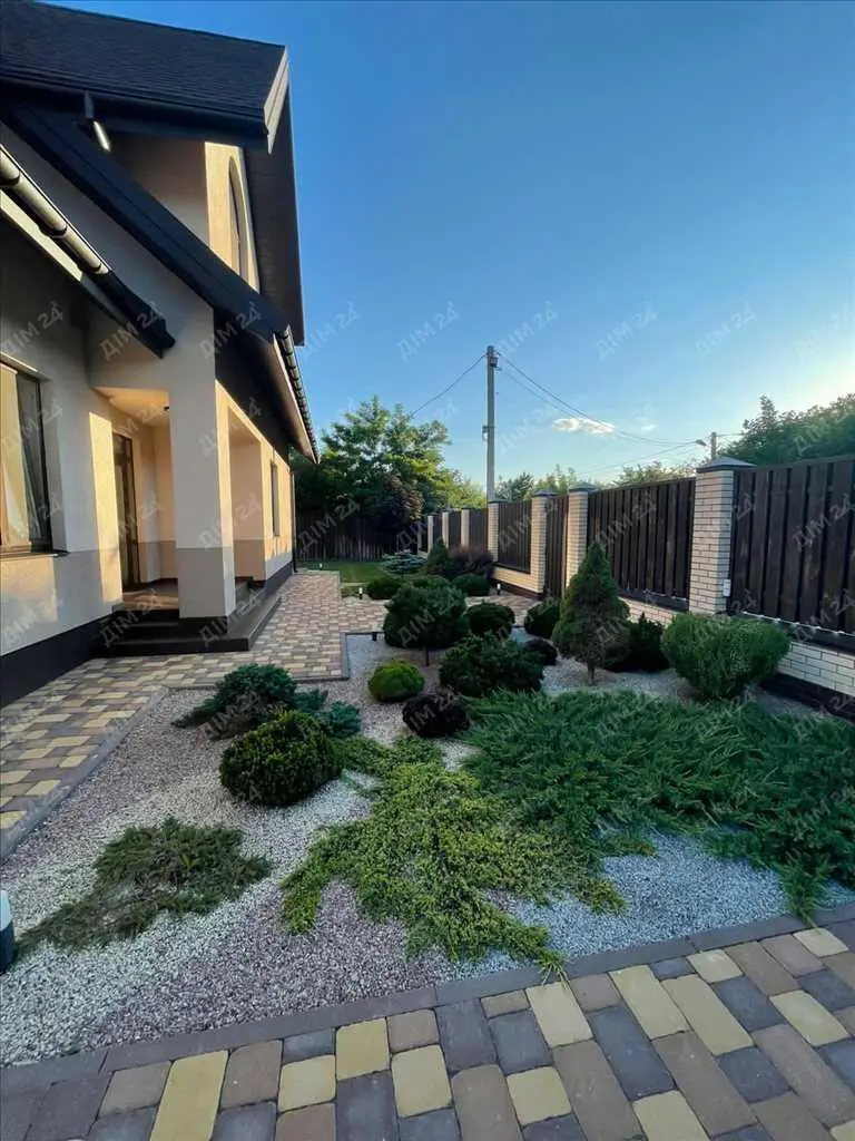 Розкішний будинок в центральній частині міста!