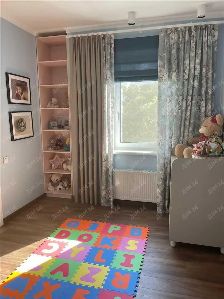 Розкішний будинок в центральній частині міста!